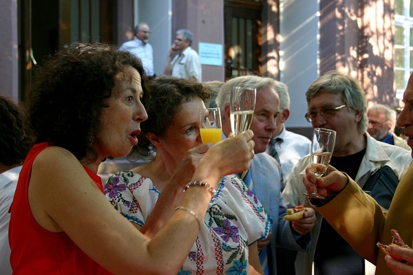 Bild 109tw.jpg - Prof. Caroline Y. Robertson-von Trotha; Prof. Dr. rer. pol. Ute Werner, Lehrstuhl für Versicherungswesen, Universität Karlsruhe (TH); Prof. Dr.sc.pol. Bernhard Schäfers, Institut für Soziologie, Universität Karlsruhe (TH); Prof. Dr. Vitali G. Gorokhov, Deutsch-Russisches Kolleg, Abt. Karlsruhe